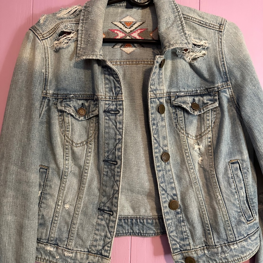 American Eagle Light Wash Demin Jacket